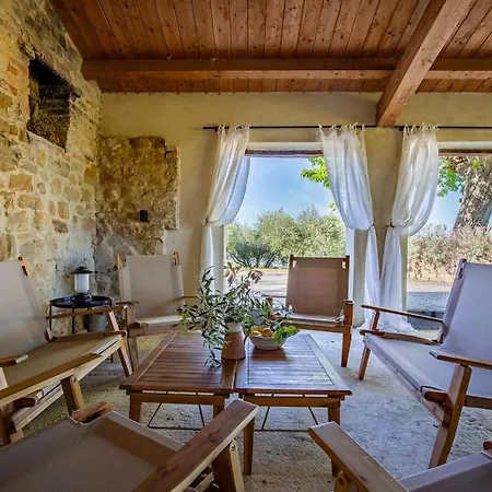 Stylish - Gelsi Villa Pergola