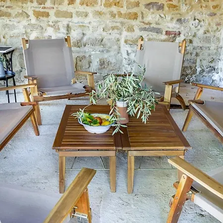 Stylish - Gelsi Willa Pergola